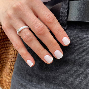 Молочный маникюр френч стильный, фото - Салон красоты Fargo