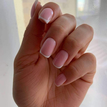 Нежный маникюр деловой френч, фото - Салон красоты Fargo