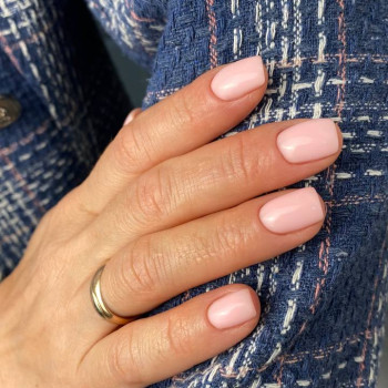 Нюдовый маникюр бежевый повседневный, фото - Салон красоты Fargo