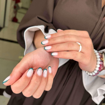 Молочний манікюр зелений френч, фото - Салон краси Fargo