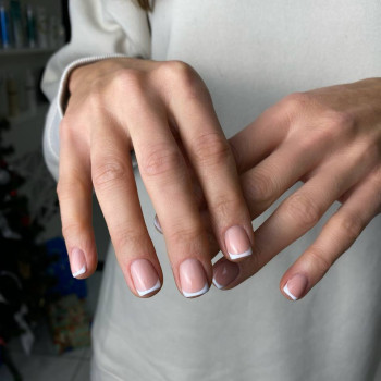 Деловой маникюр френч элегантный, фото - Салон красоты Fargo