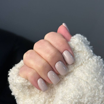 Бежевый маникюр кофе с молоком повседневный, фото - Салон красоты Fargo