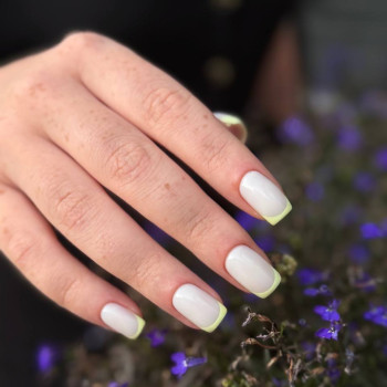 Молочний манікюр френч лимонний, фото - Салон краси Fargo