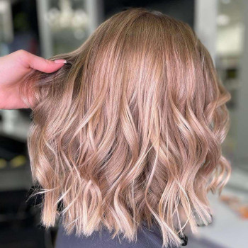 Рельефное окрашивание блонд клубничный, фото - Салон красоты Fargo