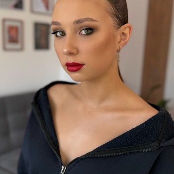 Макияж с красной помадой для фотосессии на день святого Валентина, фото - Визажист Наталья Силенко