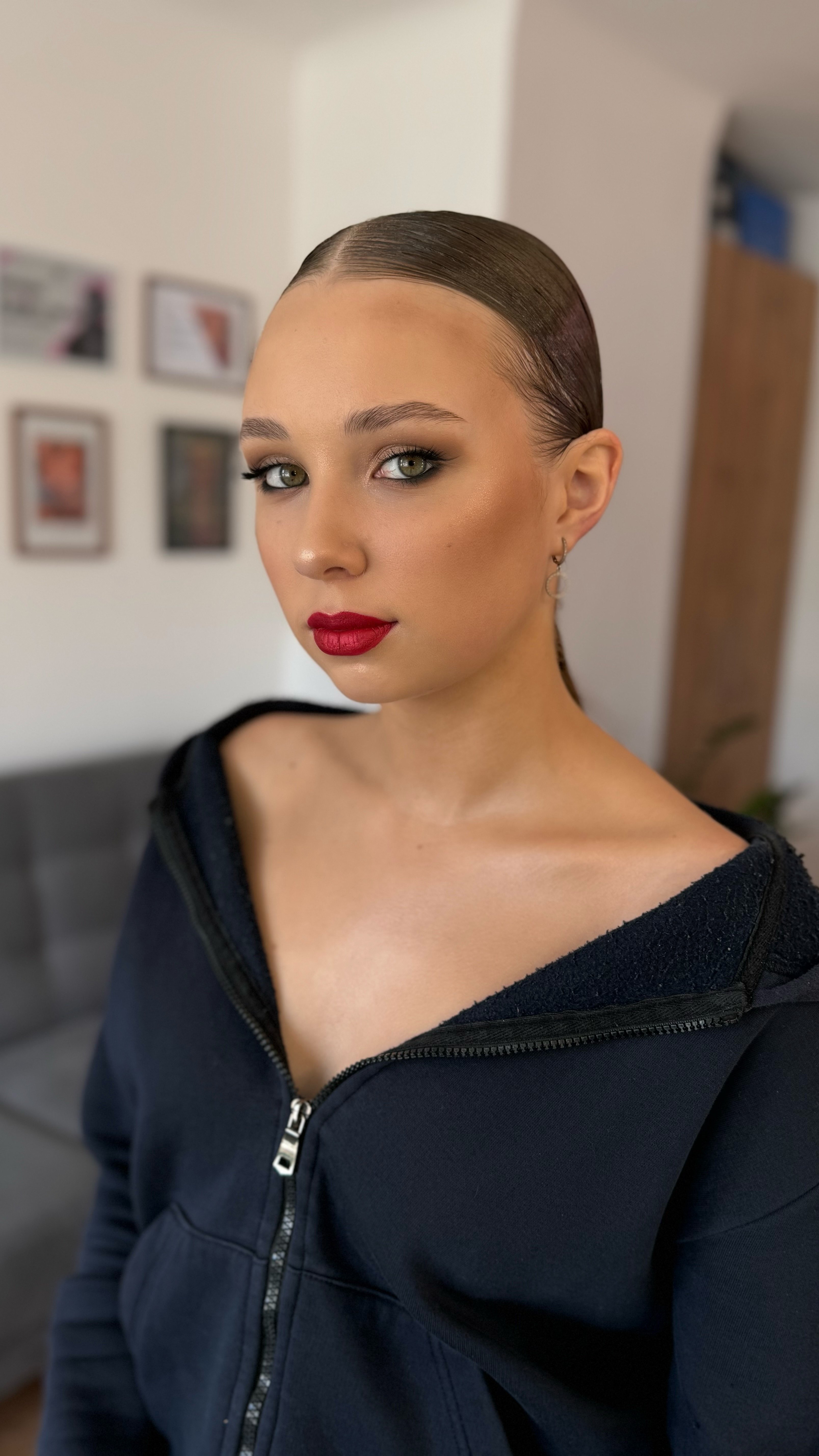 Макияж с красной помадой для фотосессии на день святого Валентина, фото - Визажист Наталья Силенко