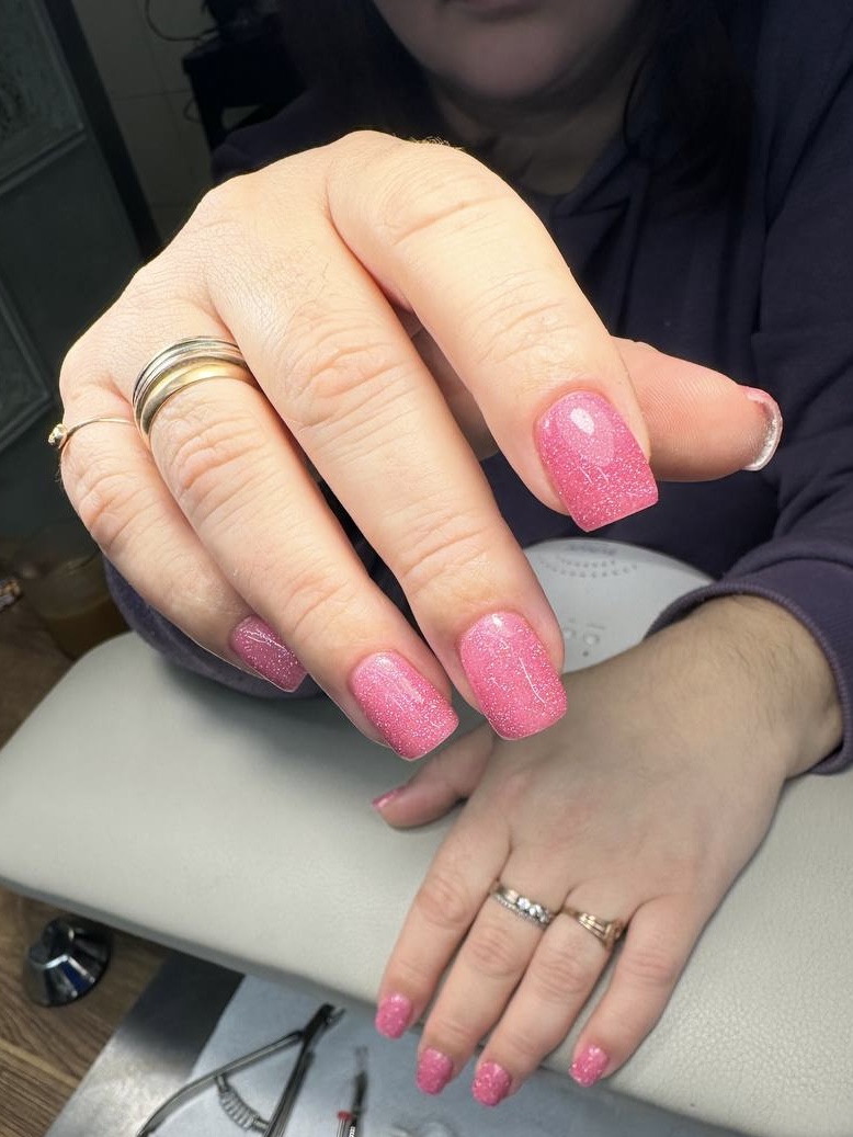 Розовый маникюр светоотражающий блестящий, фото - Мастер маникюра Катерина Мусієнко