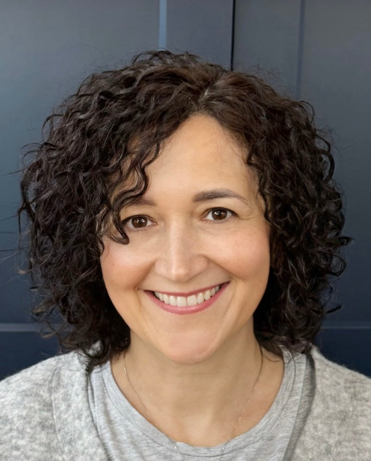Стрижка на средние волосы женская кудрявые, фото - Парикмахер-универсал Альона Мартиненко