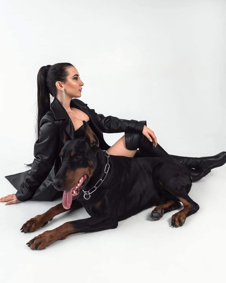 Фотосесія у студії із собакою на білому тлі, фото - Студія краси Kseniamakeup