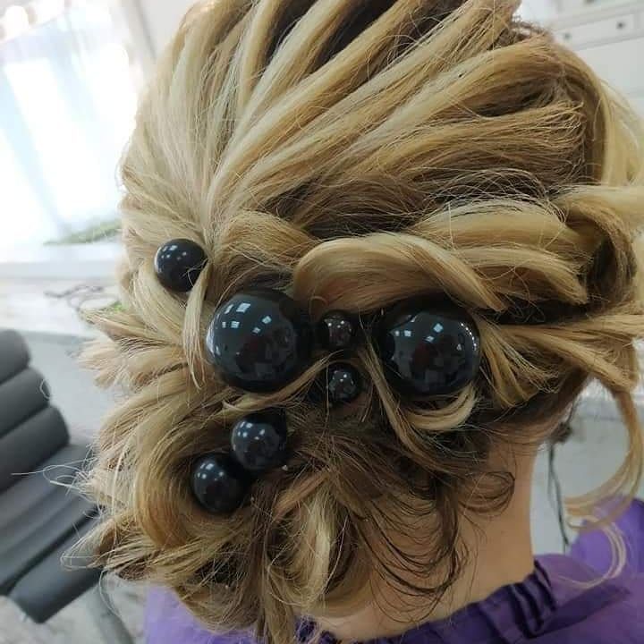 Прическа на средние волосы собранная, фото - Салон красоты Kseniamakeup