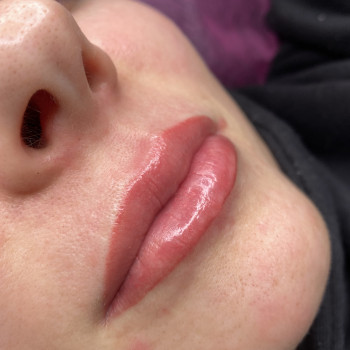 Перманентний макіяж губ