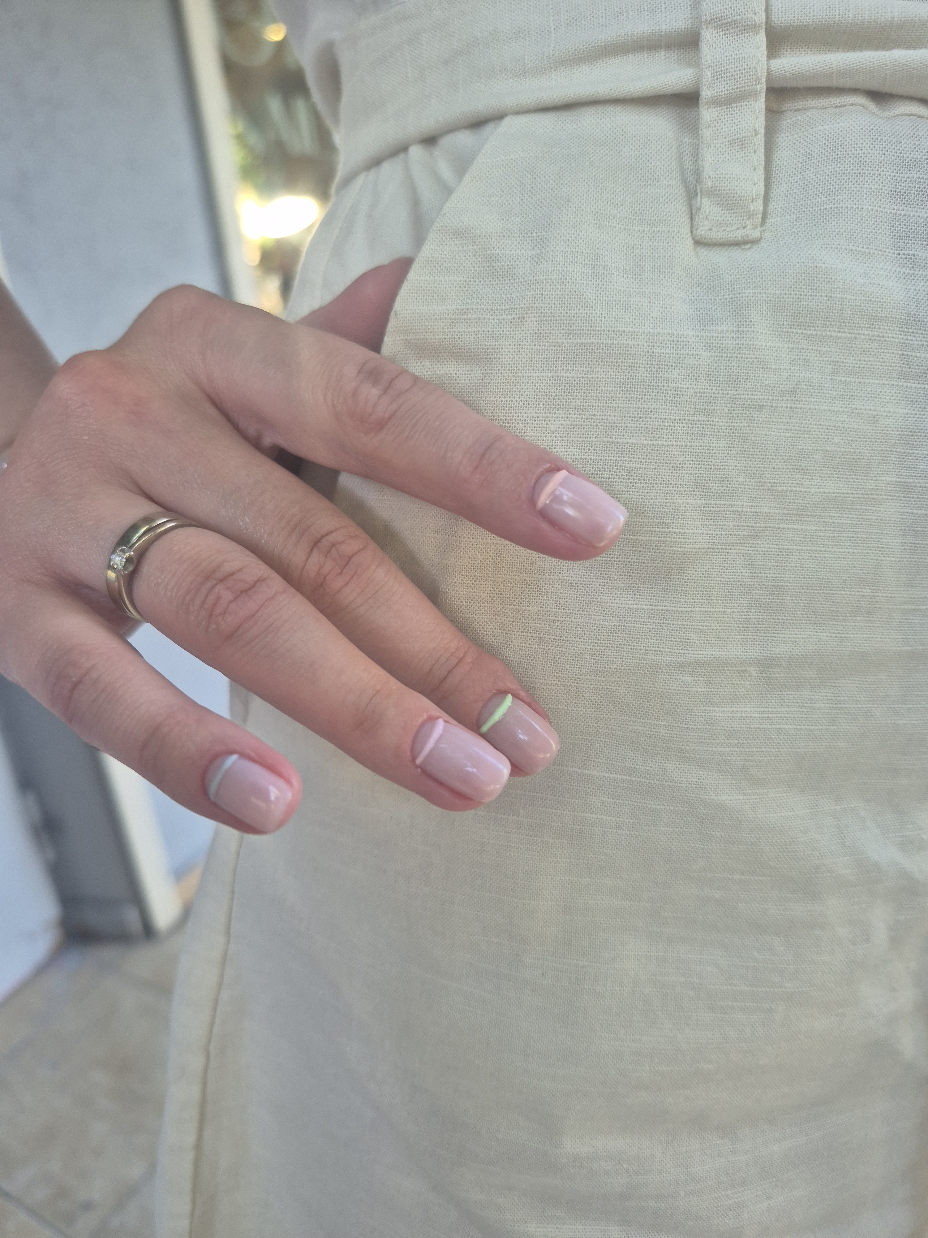 Молочний манікюр місячний фото новинки, фото - Салон краси OH NAILS