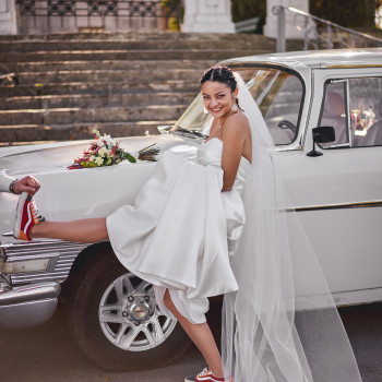 Фотосесія з машиною весільна на дорозі, фото - Весільний фотограф Віталій Смульський