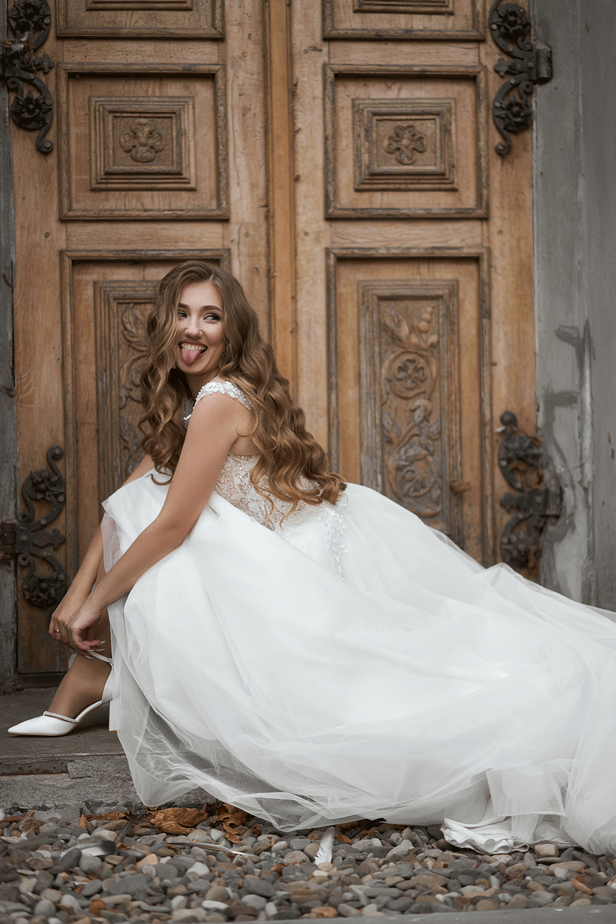 Весільна фотосесія у місті на дорозі, фото - Весільний фотограф Віталій Смульський