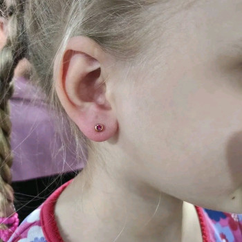 Проколювання вух дітям