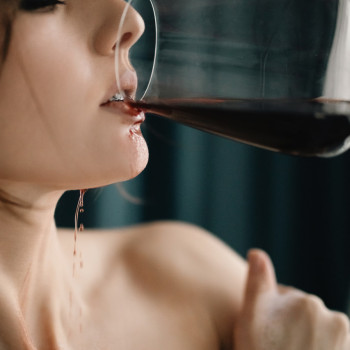 Еротична фотосесія нюд з келихом, фото - Фотограф Гліб Мунтян