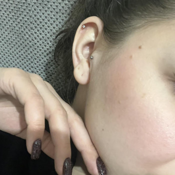 Пірсинг "Трагус" (з титановою прикрасою для первісного проколу)