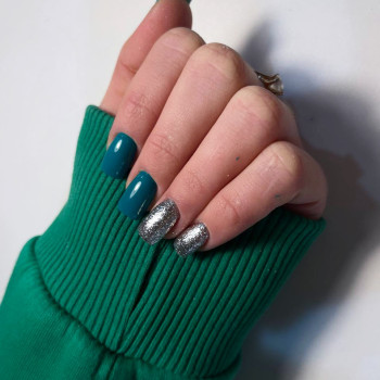 Манікюр зі сріблом зелений з глітером, фото - Майстер манікюру Лора Лора