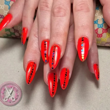 Нарощування нігтів