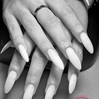 Нарощування нігтів