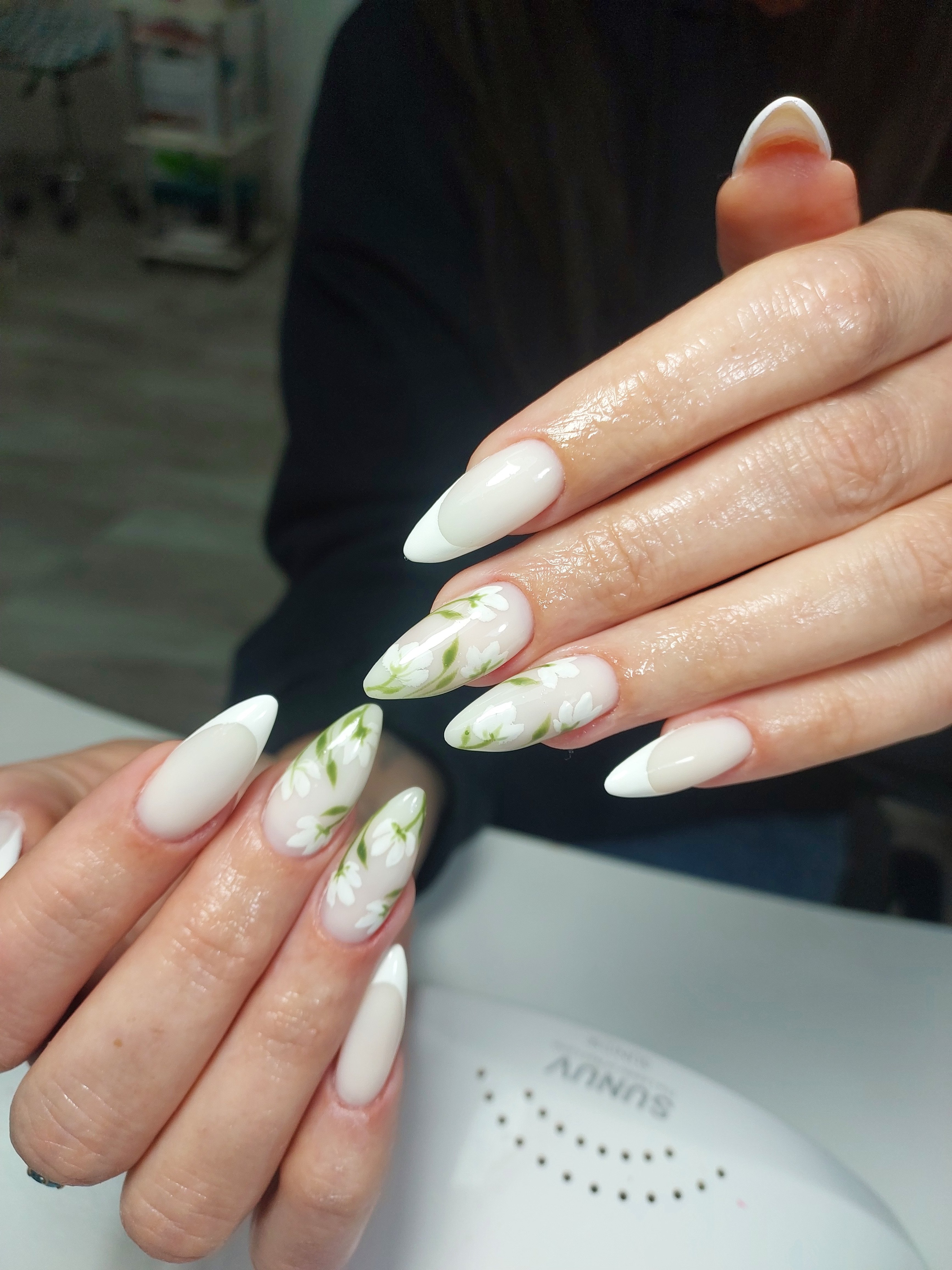 Манікюр з малюнком на гострі нігті візерунком, фото - Майстер манікюру Юлія Завалій