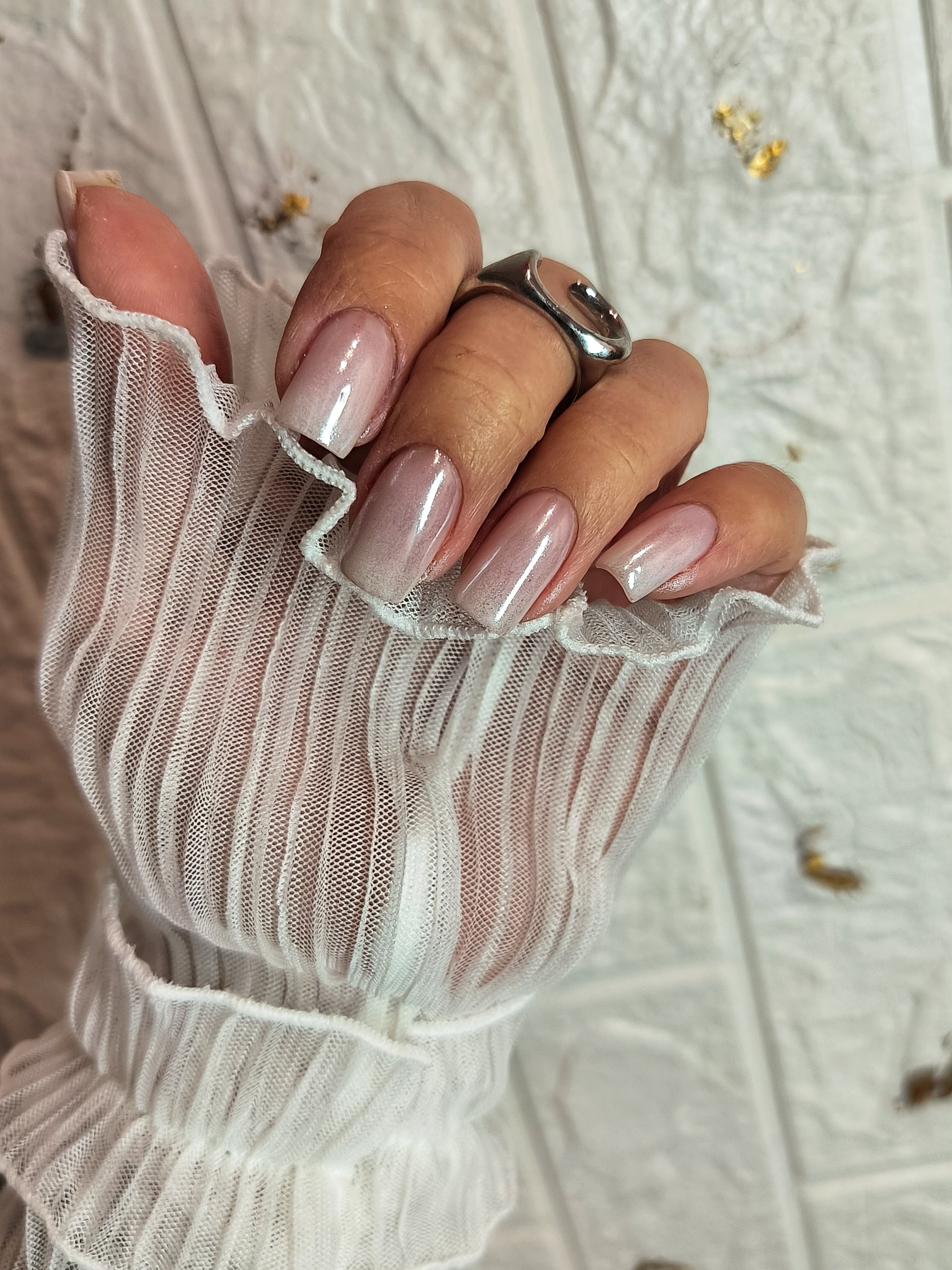 Ніжний манікюр з блискітками омбре, фото - Нігтьова студія Crazy Nails Room