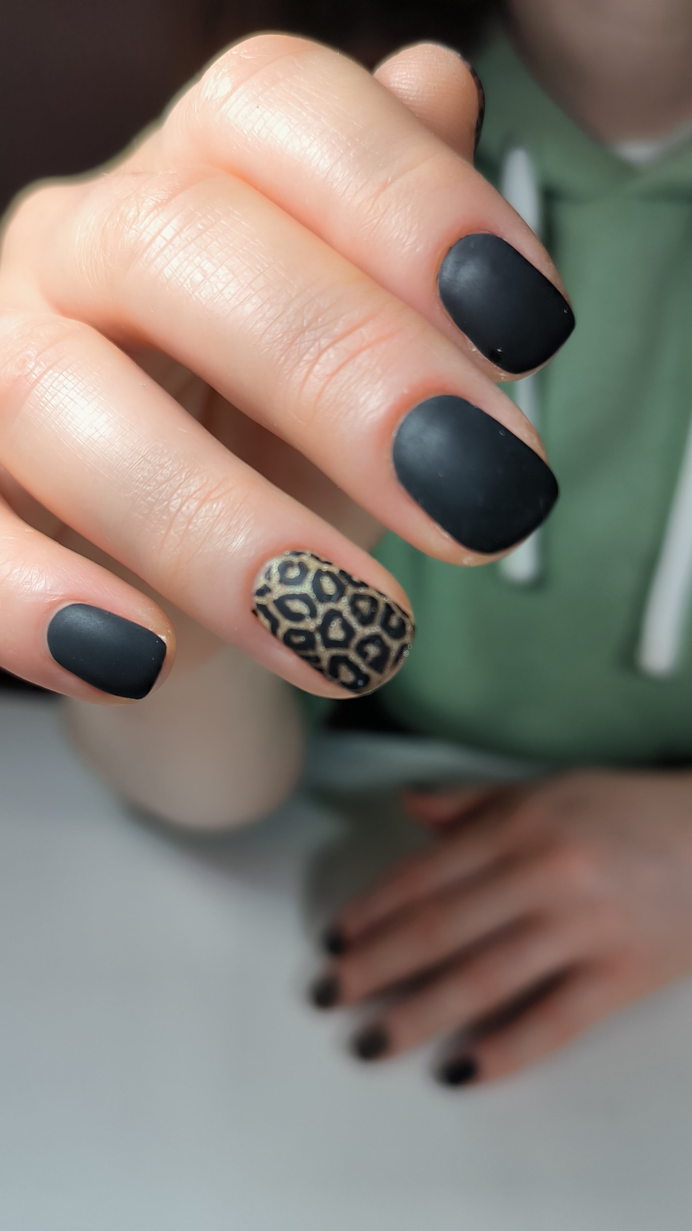 Манікюр на короткі нігті чорний матовий, фото - Нігтьова студія Crazy Nails Room