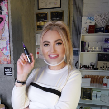 Я Касьянова Уляна косметолог естетист майстер і міжнародний тренер з перманентного макіяжу . Свої знання та техніки захистила у Європі та за її межами. Навчаю , та працюю з клієнтами понад 10 років. 10000 + задоволених клієнтів з України та Європи . Засновниця Pro Beauty Hub