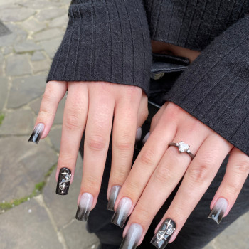 Молочный маникюр с камнями черным лаком, фото - Мастер маникюра Альона Землякова