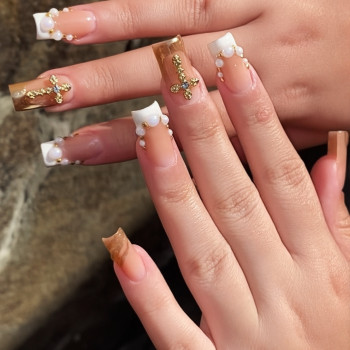 Манікюр з камінням незвичайний френч, фото - Майстер манікюру Альона Землякова