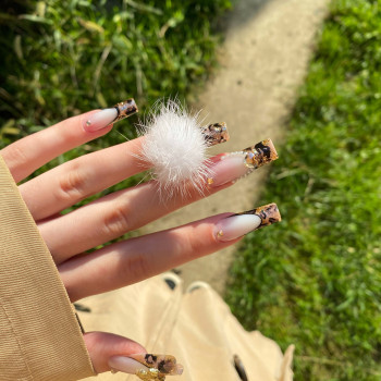 Молочный маникюр леопардовый с камнями, фото - Мастер маникюра Альона Землякова