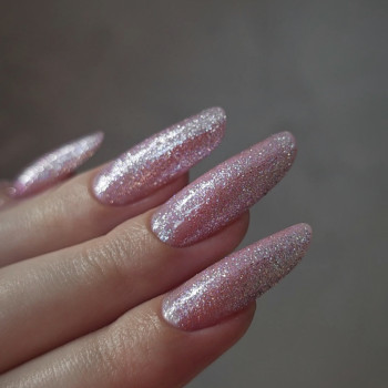 Манікюр мигдаль маникюр стилет з глітером, фото - Майстер манікюру Альона Землякова