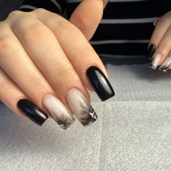 Манікюр з квітами із чорним лаком розлученнями, фото - Майстер манікюру Ольга Радонь