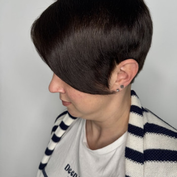 Коротка жіноча стрижка стрижки для круглого обличчя асиметрія, фото - Перукар Ірина Брачевская