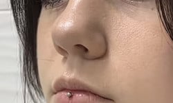 Пирсинг губы «Вертикальный лабрет» Мастер по пирсингу Татьяна Киев