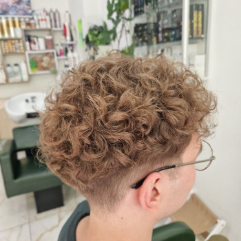 Стрижка на коротке волосся хімічна завивка, фото - Салон краси Он Ажур