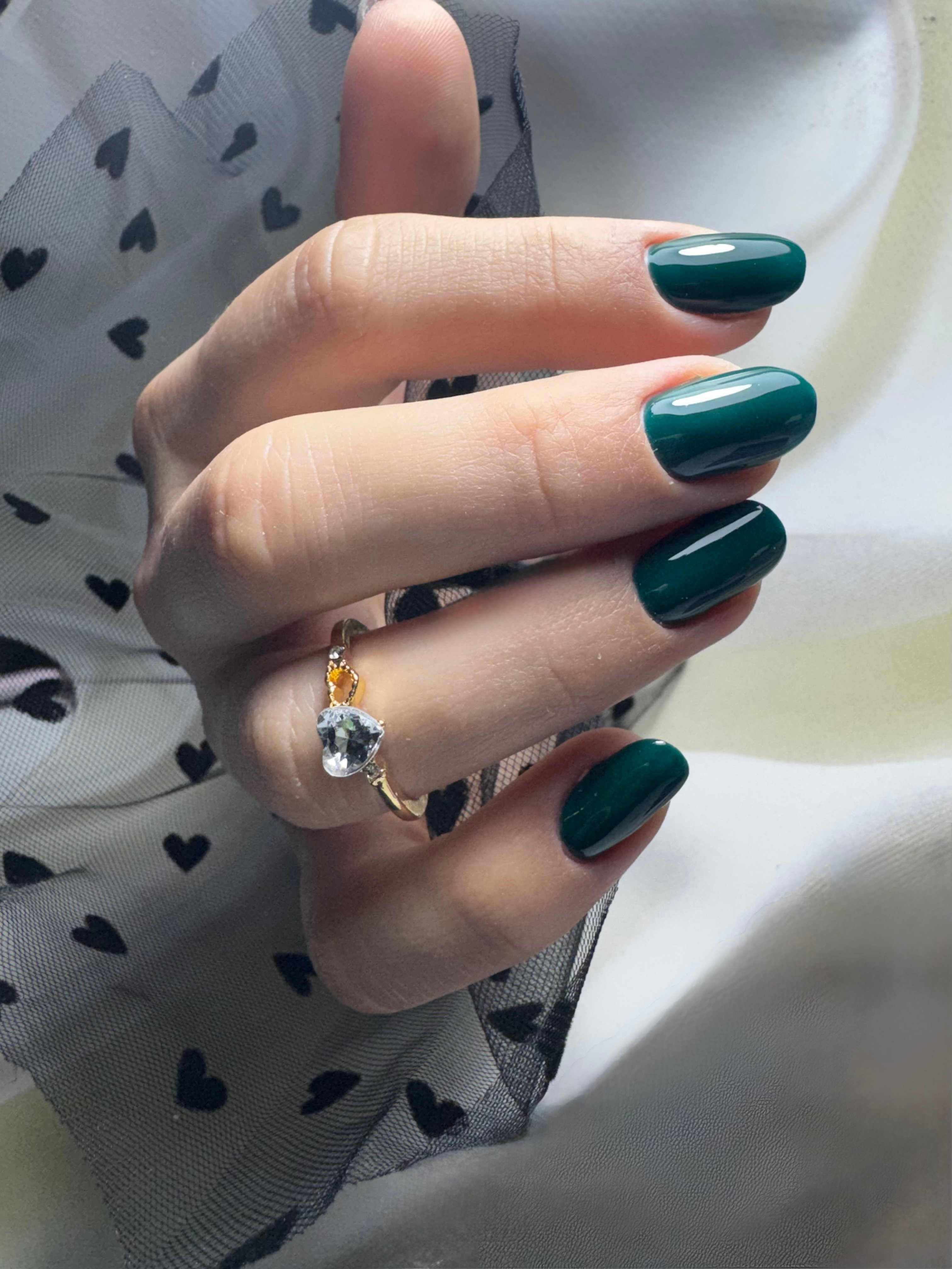 Темный маникюр изумрудный на овальные ногти, фото - Мастер маникюра Оксана Коссе