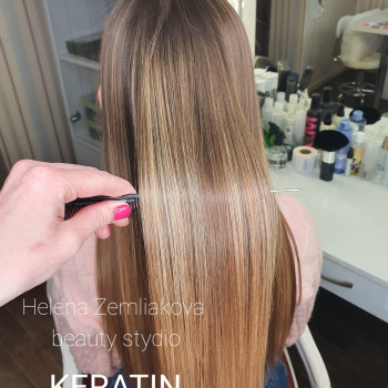 Вирівнювання волосся кератин