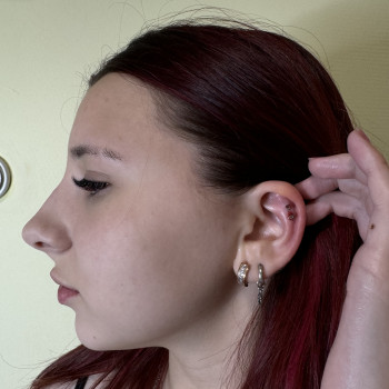 Пірсинг вуха. Усі види пірсингу робить лікар-косметолог із великим досвідом роботи.