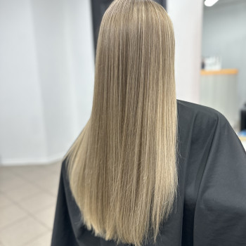 Фарбування в складній техніці airtouch