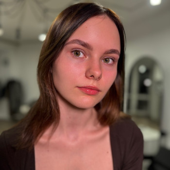 Фарбування брів з корекцією