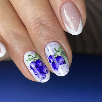 Покриття базою, розпис аквареллю, фото - Майстер манікюру Марина Пешкова