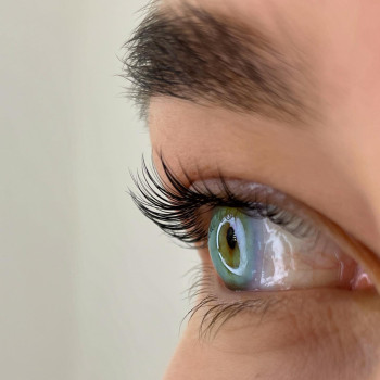 Ламінування вій у Києві на Осокорках.