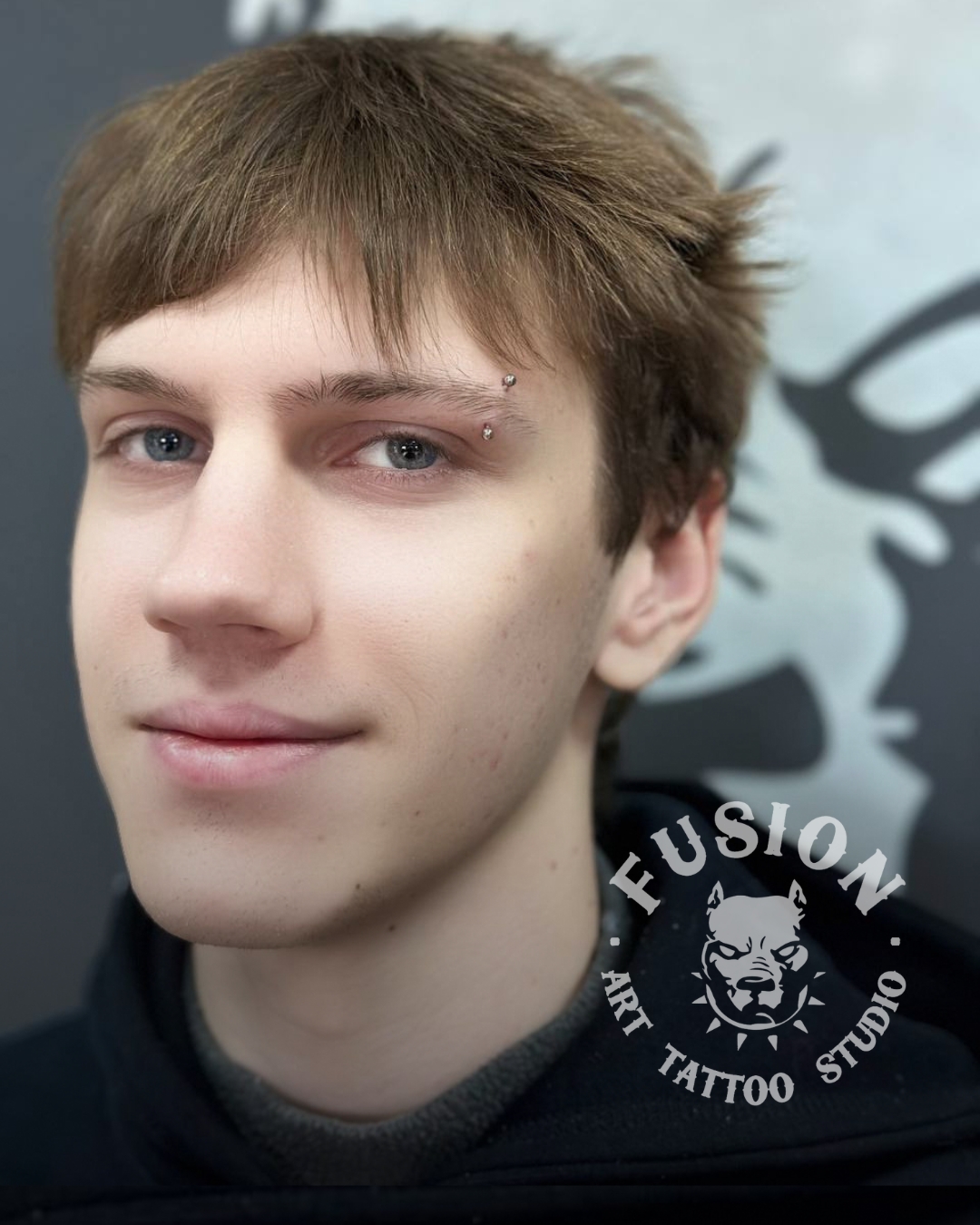 Пірсинг брови, фото - Тату салон Fusion