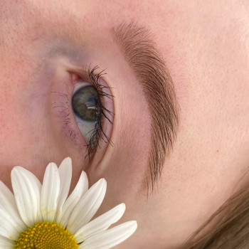 Корекція та фарбування брів