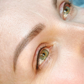 Загоєні Пудрові Брівки та свіжа міжвійка