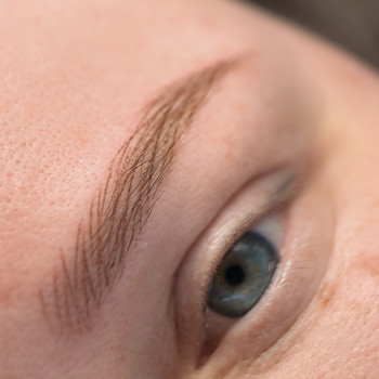 Волоскова техніка перманенту брів