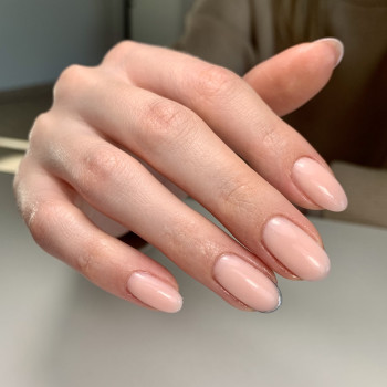 Ніжний рожевий манікюр — витончений, романтичний і неймовірно жіночний! М’який пудровий відтінок з ідеальним глянцем підкреслює елегантність рук. Довговічне покриття для щоденного комфорту та ніжної краси., фото - Майстер манікюру Анна Домбровська