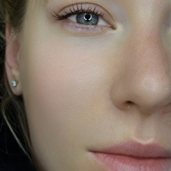 Класика з використанням коричневих вій, додає натуральності