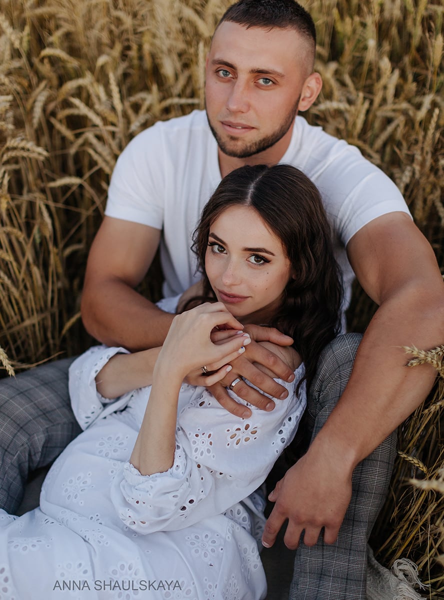Фотосесія на природі пари у полі, фото - Весільний фотограф Анна Шаульская